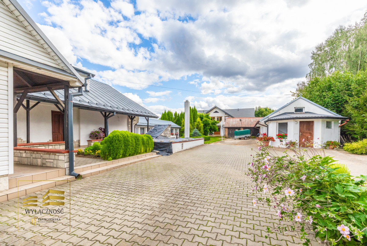 Na sprzedaż lub wynajem, pensjonat pod Nałęczowem